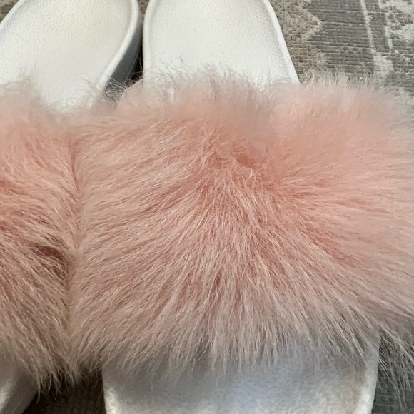 UGG slides - Picture 2 of 5